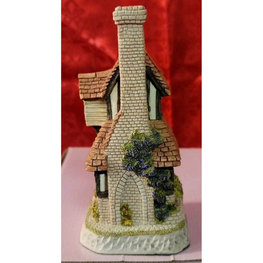 The Beekeeper's Vintage David Winter “The Beekeeper’s” Cottage Collectors #11